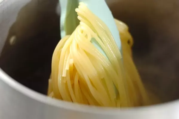 フキノトウのみそクリームパスタの作り方1