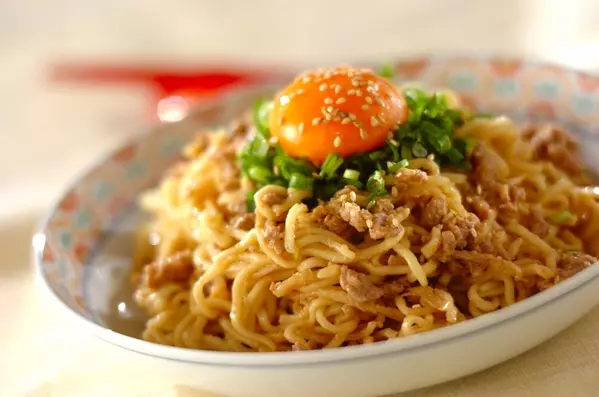 インスタント麺でできる！汁なし混ぜ麺