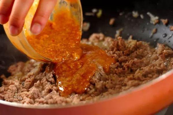 インスタント麺でできる！汁なし混ぜ麺の作り方2