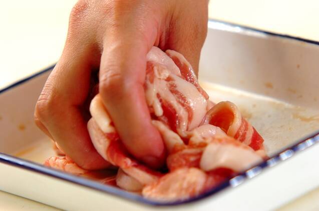 豚バラのショウガ焼きの作り方の手順1