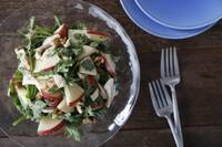くるみ香るりんごと春菊のサラダ