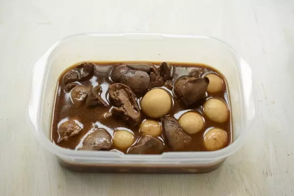 鶏レバーとうずらのウスターソース煮の作り方5