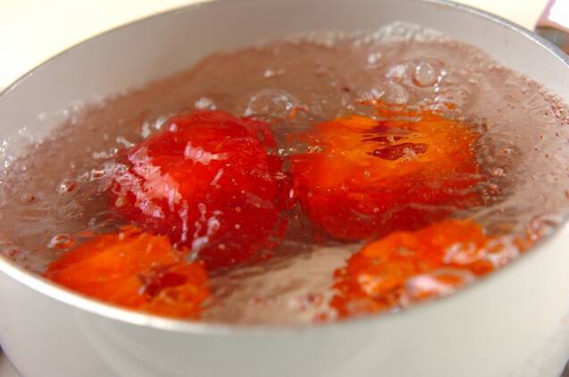 湯むきトマトとオリーブのサラダの作り方の手順1