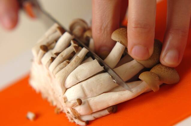 キノコとアサリの煮物の作り方の手順1