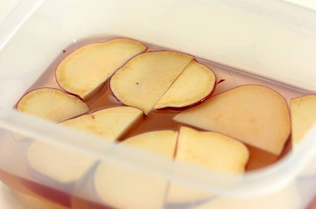 サツマイモとリンゴのコンポートの作り方の手順2