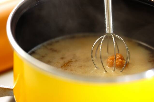 キュウリとミョウガのみそ汁の作り方の手順3