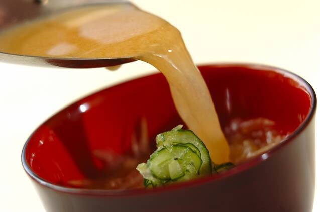 キュウリとミョウガのみそ汁の作り方の手順4