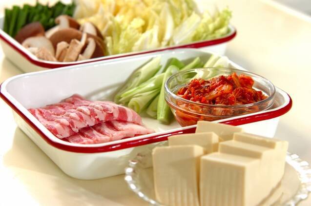豆乳でマイルド！絶品キムチ鍋の作り方の手順1