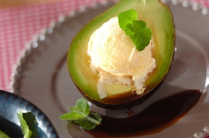 アボカドのアイス添え