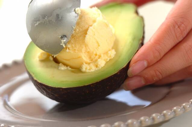 アボカドのアイス添えの作り方の手順2