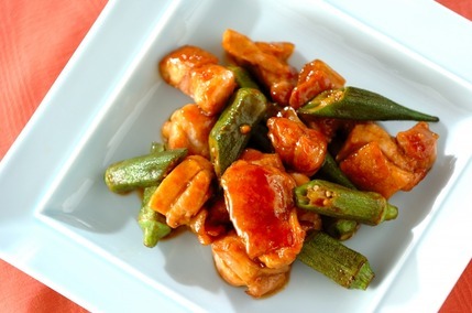 鶏とオクラのガーリックバターじょうゆ炒め