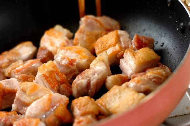 鶏とオクラのガーリックバターじょうゆ炒めの作り方の手順4