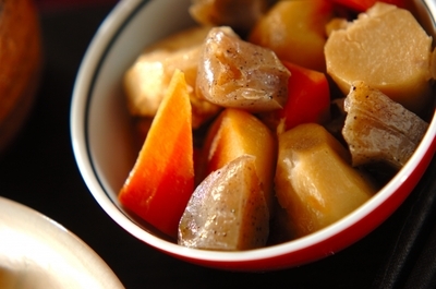 ゴマ油香る こっくり里芋とコンニャクの煮物 副菜 レシピ 作り方 E レシピ 料理のプロが作る簡単レシピ