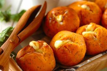 トマトチーズパン