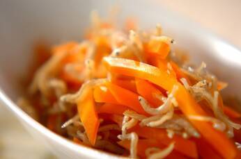 ニンジンとジャコの煮物