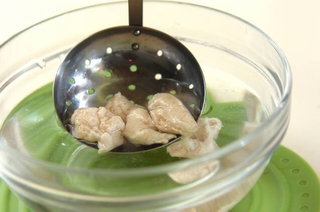 ささ身とワカメのスープの作り方の手順1