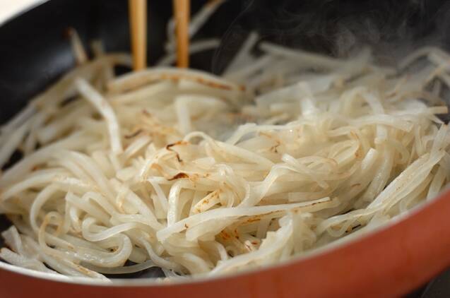 大根とツナの炒め物の作り方の手順2