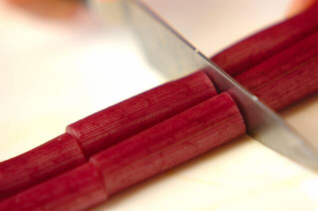 ズイキと油揚げの煮物の作り方の手順1