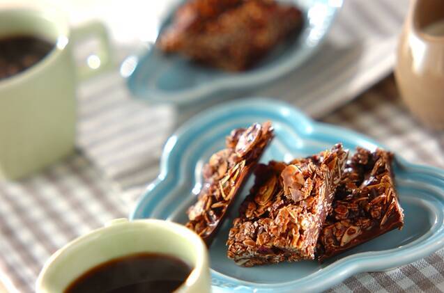 水色のプレートにのったオートミールサンダー