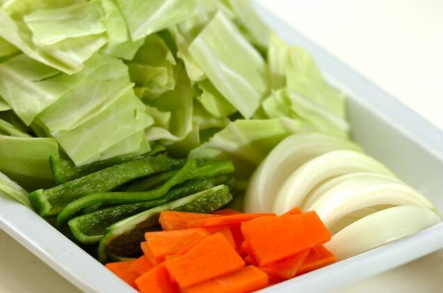 ニンニク・ショウガしょうゆを使った肉野菜炒めの作り方の手順4