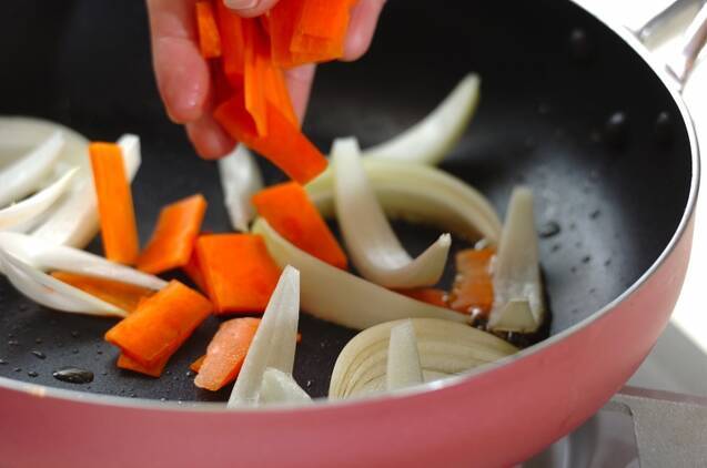 ニンニク・ショウガしょうゆを使った肉野菜炒めの作り方の手順6