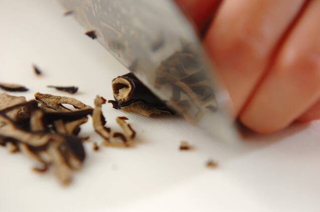 キクラゲとレタスのスープの作り方の手順1