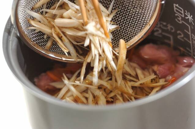 簡単おいしい！基本の炊き込みご飯の作り方の手順3