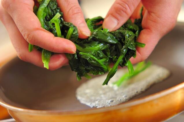 ホウレン草のソテーの作り方の手順3