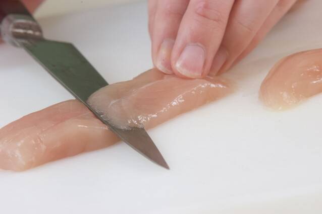 柔らかささ身のピカタ 基本レシピ 卵の衣でまろやかにの作り方の手順1