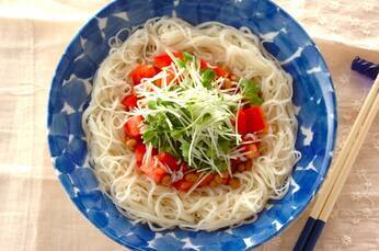 トマトと納豆の冷やし素麺