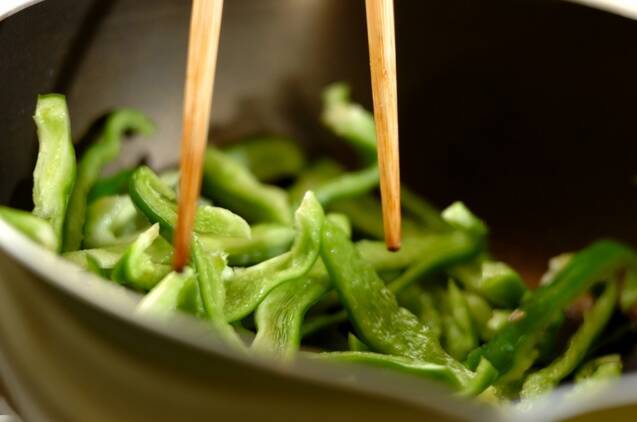 ピーマンのおかか炒めの作り方の手順2