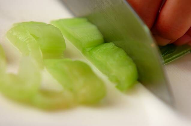 チンゲンサイと柿のポン酢和えの作り方の手順1