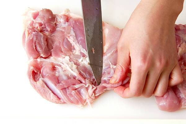 チキンロールの甘辛煮の作り方の手順1