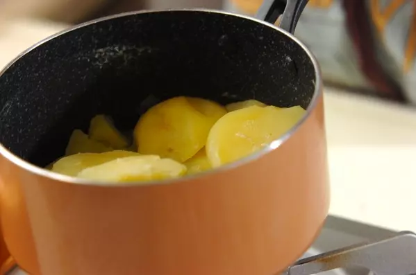 レモンとバター黄金の組み合わせ！カレイのレモンバタームニエルの作り方1