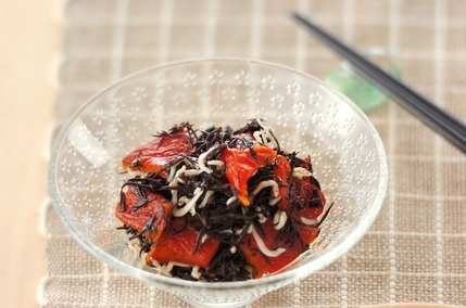 パプリカ・ヒジキ・ジャコのワサビ風味サラダ