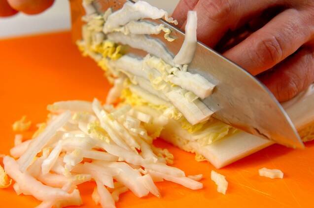 塩もみで簡単！さっぱり白菜のゆかり和えの作り方の手順1