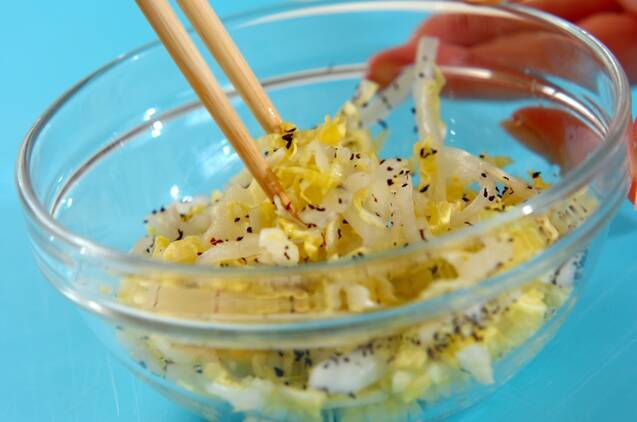 塩もみで簡単！さっぱり白菜のゆかり和えの作り方の手順2