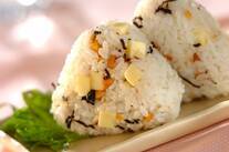 アーモンドと塩昆布のチーズおにぎり