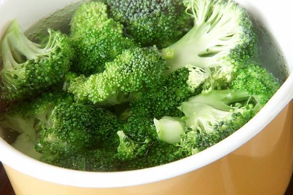 本格派のためのチーズフォンデュの作り方の手順2