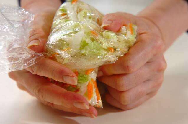 白菜ゴマポン酢和えの作り方の手順2