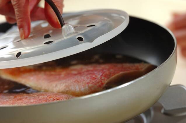 ご飯がすすむ和食！赤魚の煮付けの作り方の手順3