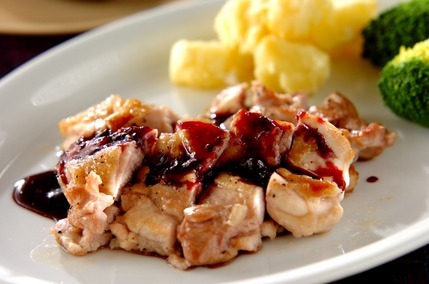 簡単肉料理！鶏肉のソテー ベリーソースで華やかに by岡本 由香梨さん