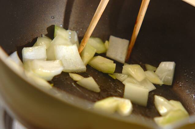 春キャベツとサワラのトマトソースの作り方の手順2