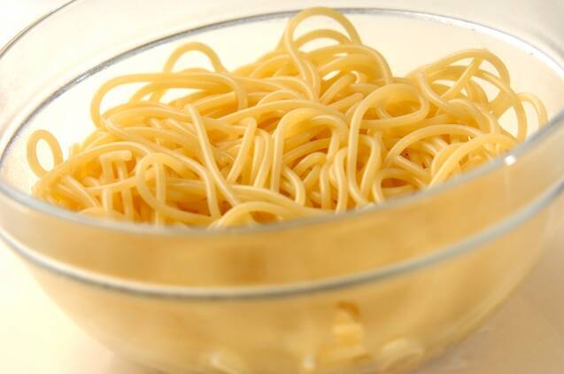 塩昆布バタースパゲティーの作り方の手順2