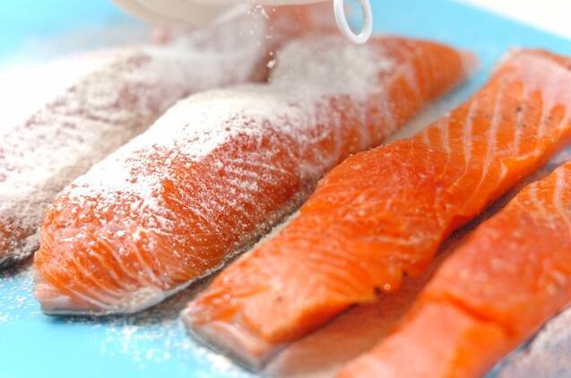 基本！鮭のムニエル 簡単人気の作り方を紹介の作り方の手順5