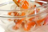 スモークサーモンと玉ネギのサラダの作り方2