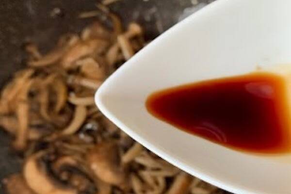 フォカッチャのキノコたっぷりピーナッツバター炒めのせの作り方の手順4