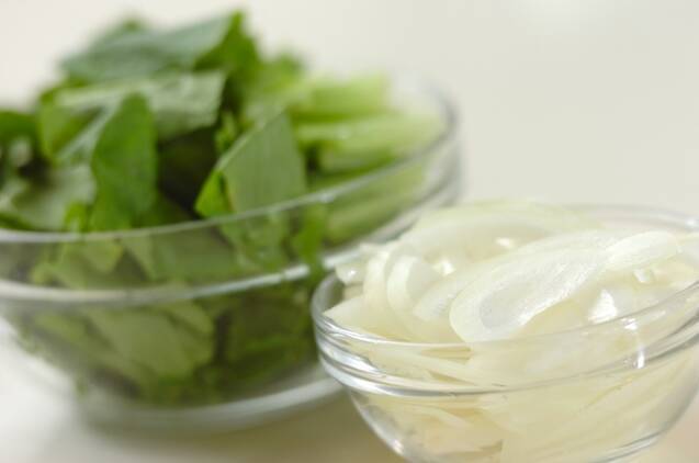 カブの葉のみそ汁の作り方の手順1