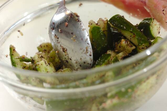 キュウリのゆかり和えの作り方の手順2