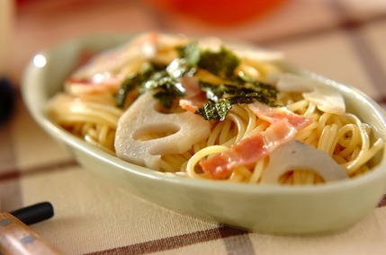 レンコンとベーコンのパスタ